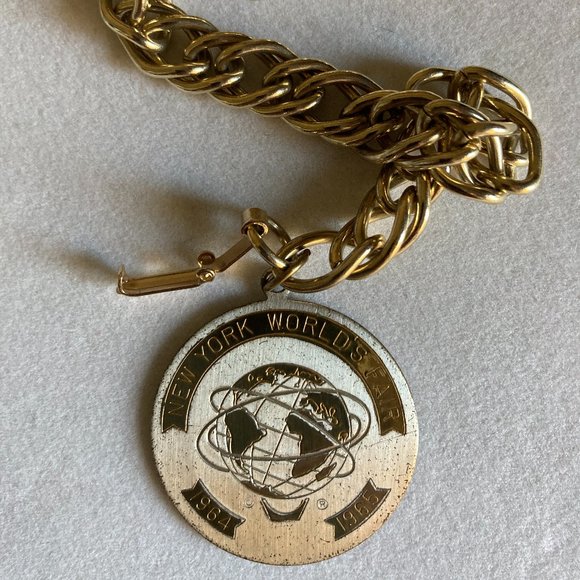 Vintage Retro Charm Bracelet New York World's Fair 1964-65 Souvenir Silver Gold - Picture 12 of 16